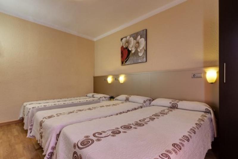 اتاق استاندارد سه نفره, Hostal Barcelona