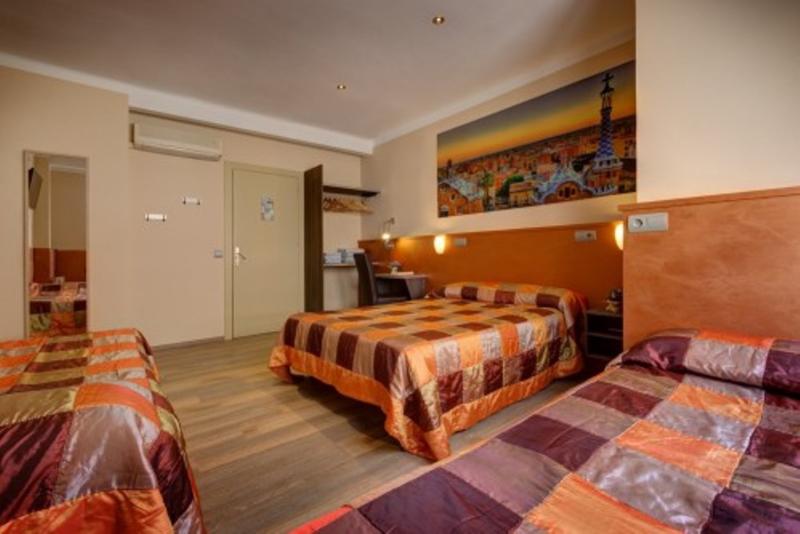 اتاق استاندارد سه نفره, Hostal Barcelona