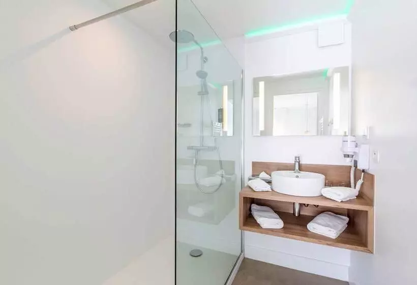 اتاق راحتی, Hôtel Kemaris