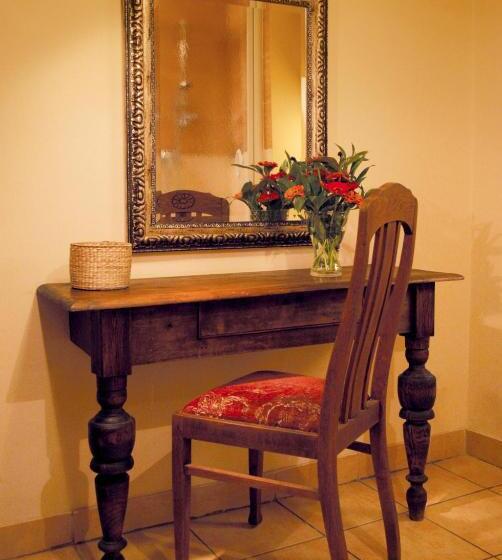 Номер Deluxe, Dom Casimi