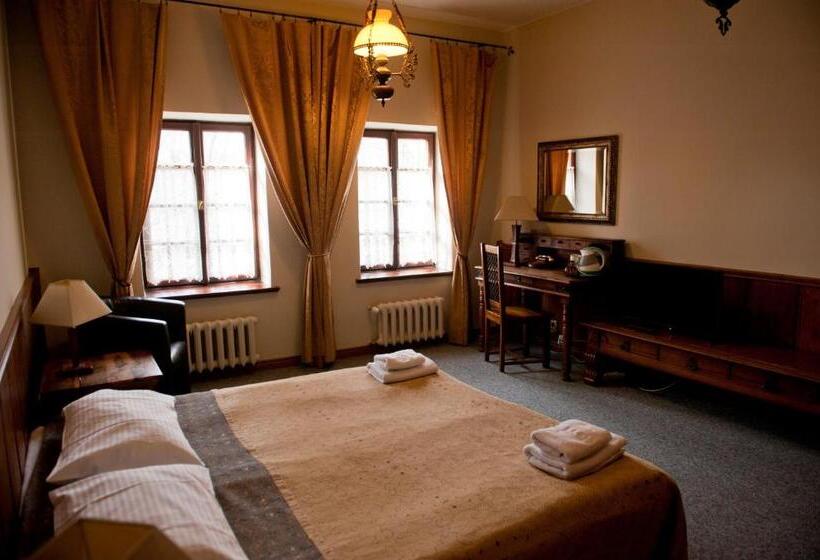 Номер Deluxe, Dom Casimi