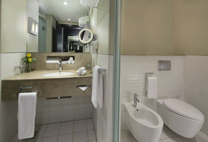 Номер Deluxe, Dubai International Hotel, Dubai Airport