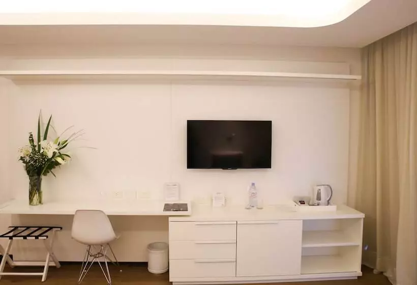 اتاق کلاسیک سه تخته, Ilum Experience Home