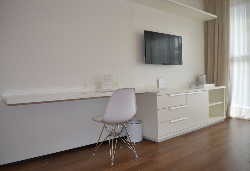 اتاق کلاسیک سه تخته, Ilum Experience Home
