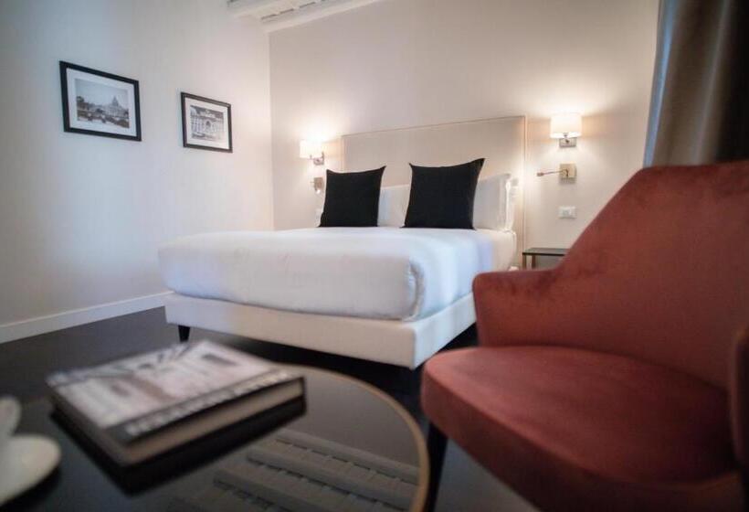 חדר דלוקס, Kame Hall