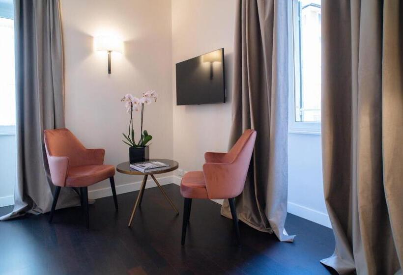 חדר דלוקס, Kame Hall