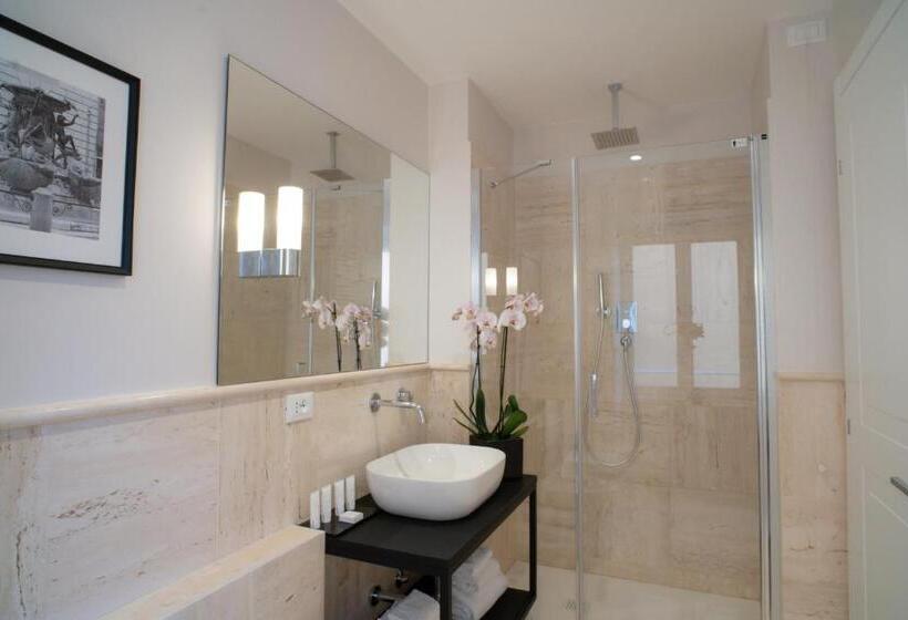 חדר דלוקס, Kame Hall