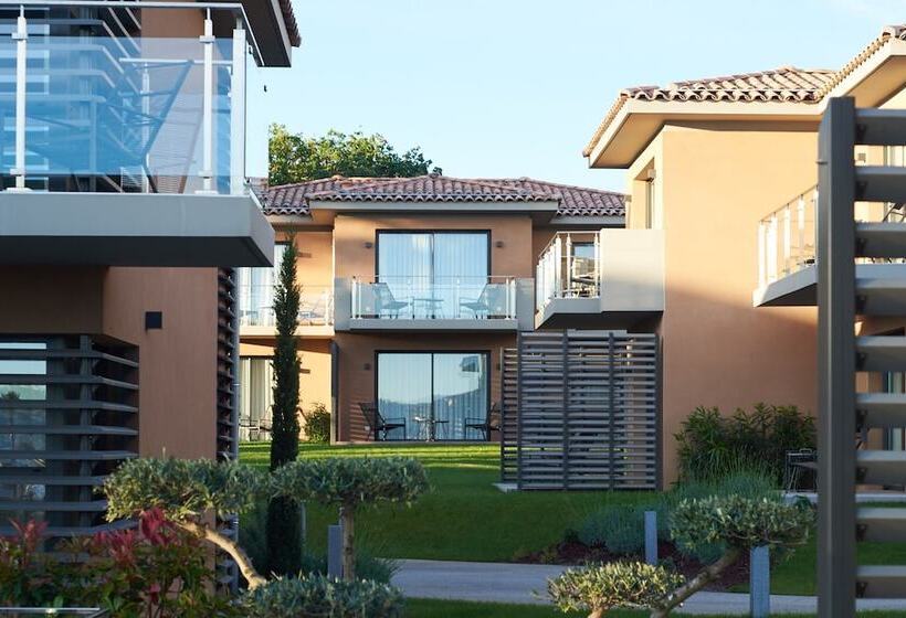 חדר קלאסי, Kube Saint Tropez