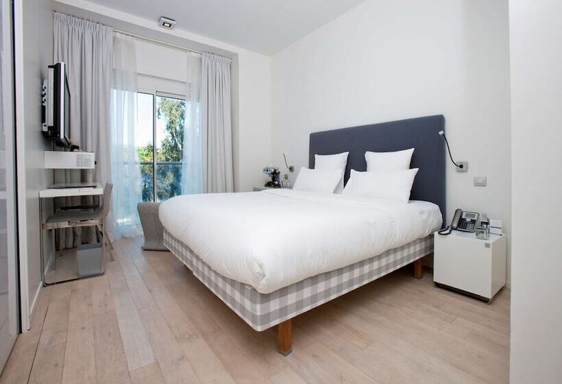 חדר קלאסי, Kube Saint Tropez