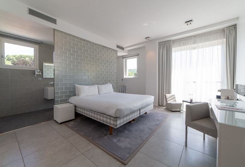 חדר דלוקס, Kube Saint Tropez