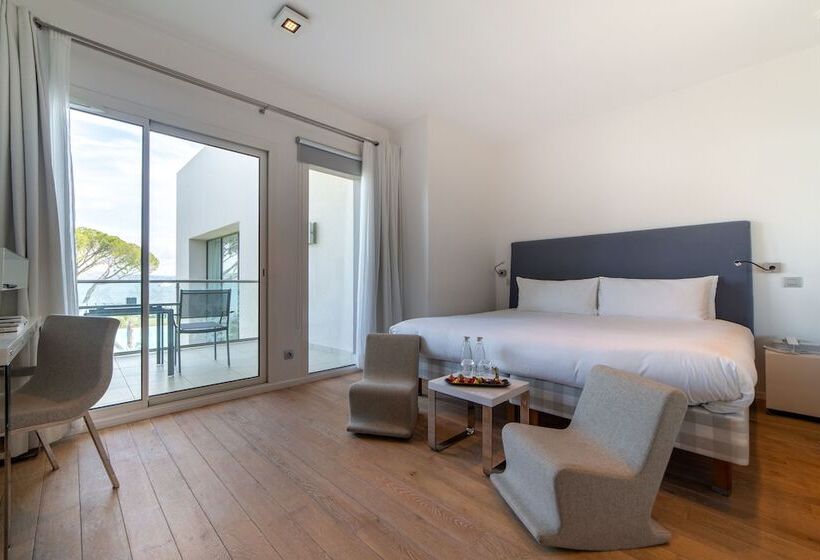 חדר דלוקס, Kube Saint Tropez