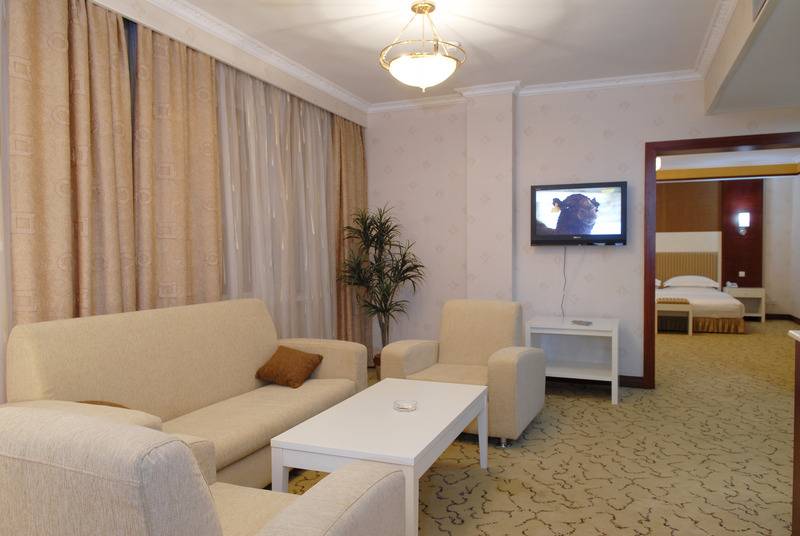 Полулюкс, Kube Saint Tropez