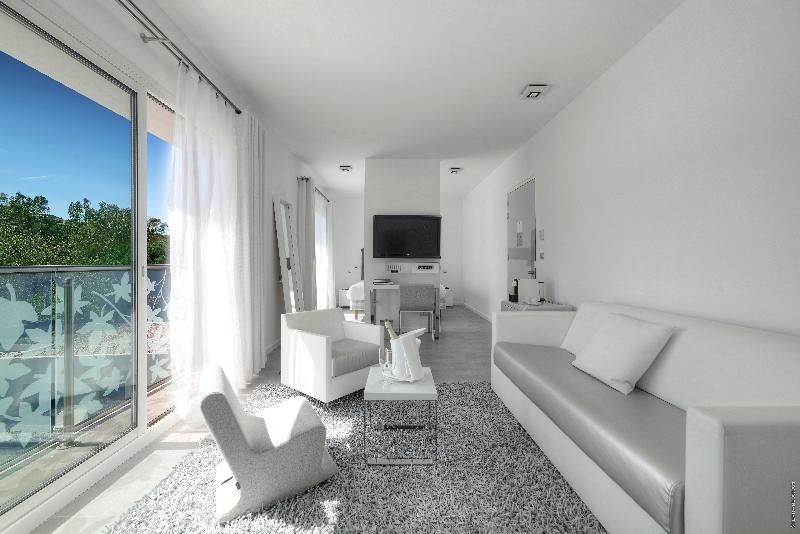 חדר דלוקס נוף לים, Kube Saint Tropez