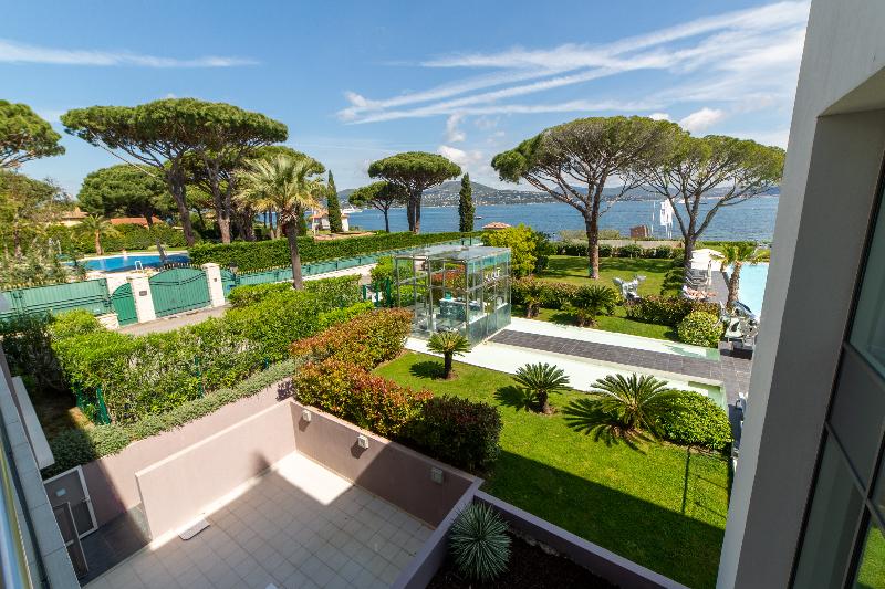 חדר דלוקס נוף לים, Kube Saint Tropez