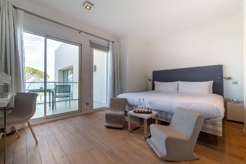 חדר דלוקס נוף לים, Kube Saint Tropez