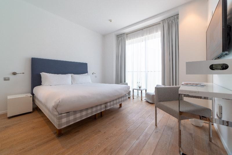 חדר קלאסי, Kube Saint Tropez