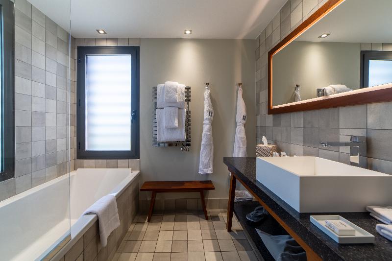 חדר דלוקס, Kube Saint Tropez