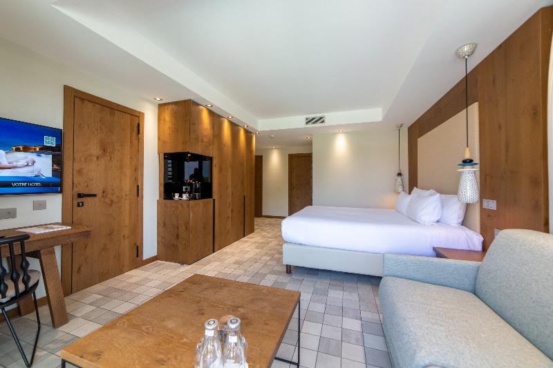 חדר דלוקס, Kube Saint Tropez