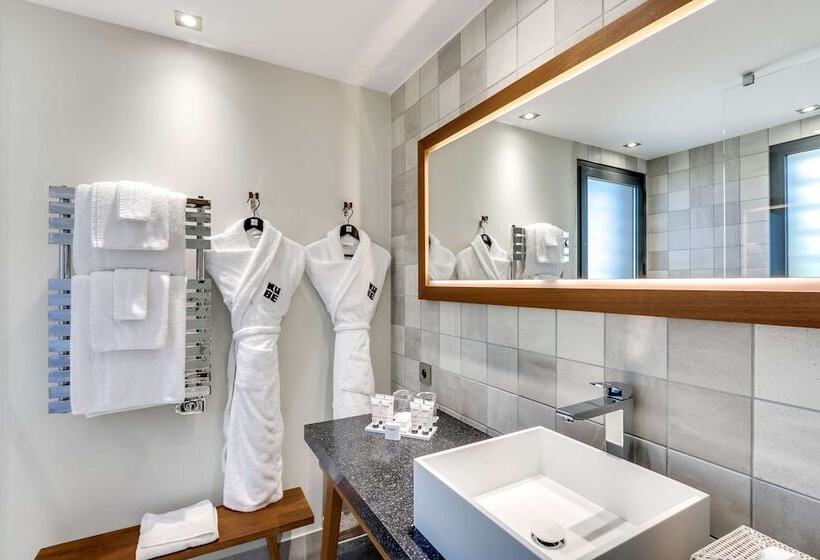 חדר דלוקס, Kube Saint Tropez