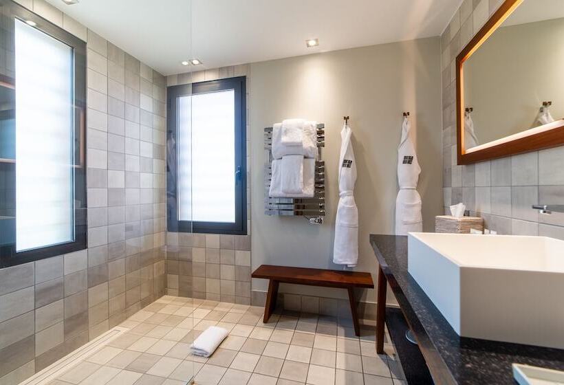 חדר דלוקס, Kube Saint Tropez