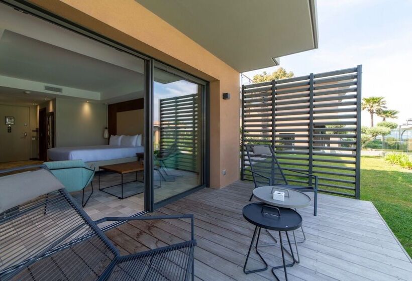 חדר דלוקס, Kube Saint Tropez