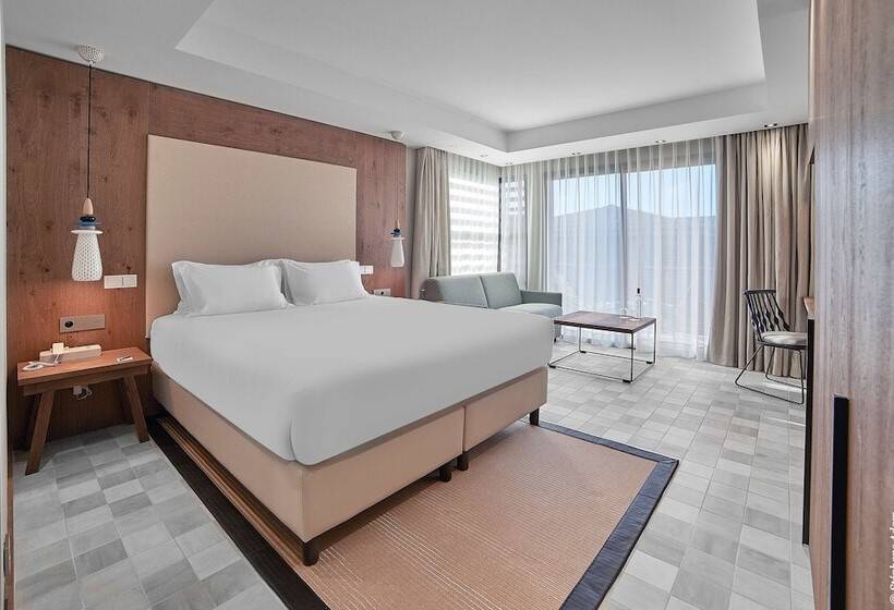 חדר דלוקס, Kube Saint Tropez