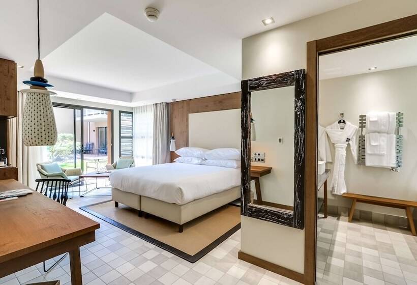 חדר דלוקס, Kube Saint Tropez