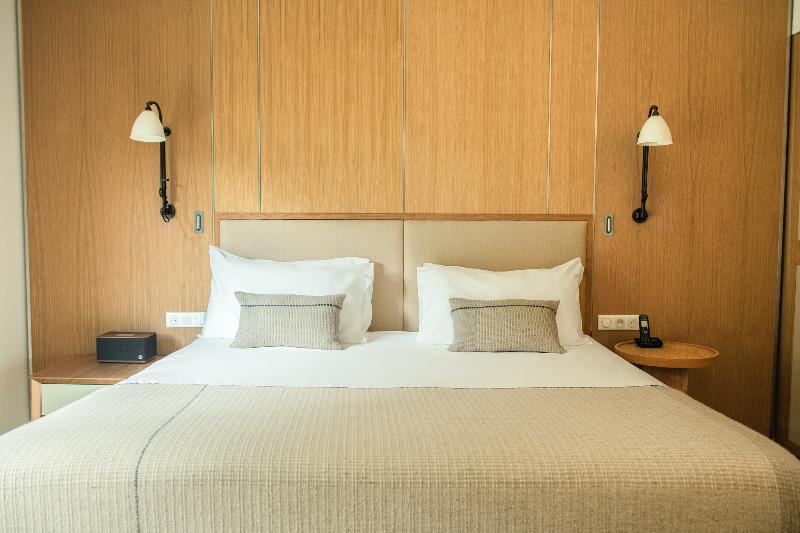 חדר קלאסי, Kube Saint Tropez