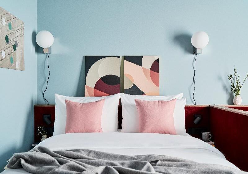 Номер Стандарт Трехместный, Kyriad Aix Les Milles Plan De Campagne