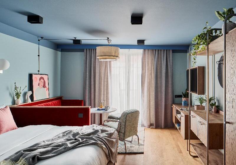 Номер Стандарт Трехместный, Kyriad Aix Les Milles Plan De Campagne