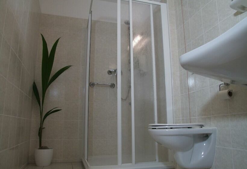 اتاق استاندارد, Lenas Donau