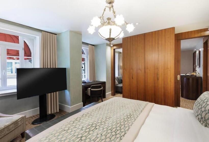 מיטת קינג בסוויטה, Park Hyatt Istanbul Macka Palas