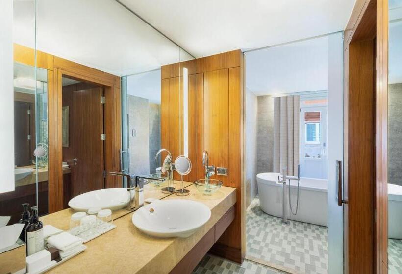 חדר דחוקס עם מיטת קינג, Park Hyatt Istanbul Macka Palas