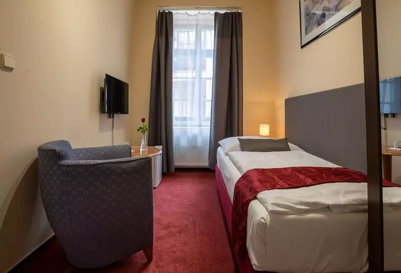 Standard Yhden Hengen Huone, Pension U Lilie
