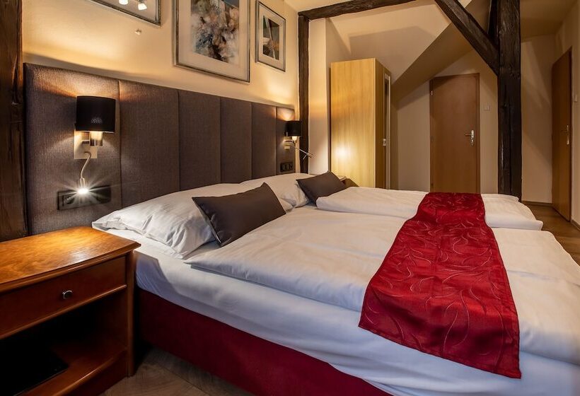 Quarto Estandar, Pension U Lilie