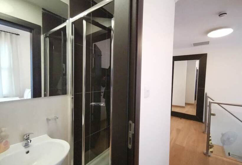 Номер Deluxe, The Royale Chulan Hyde Park