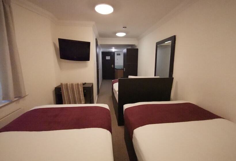 标准三人间, The Royale Chulan Hyde Park