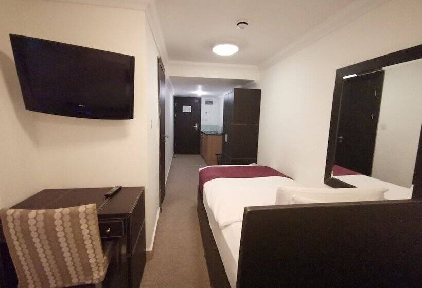 Номер Стандарт Трехместный, The Royale Chulan Hyde Park