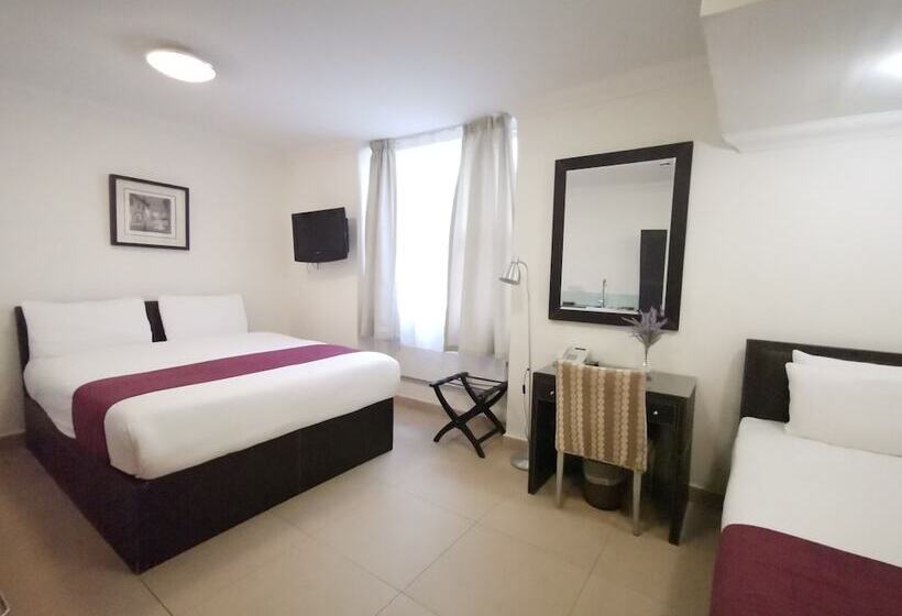 标准三人间, The Royale Chulan Hyde Park