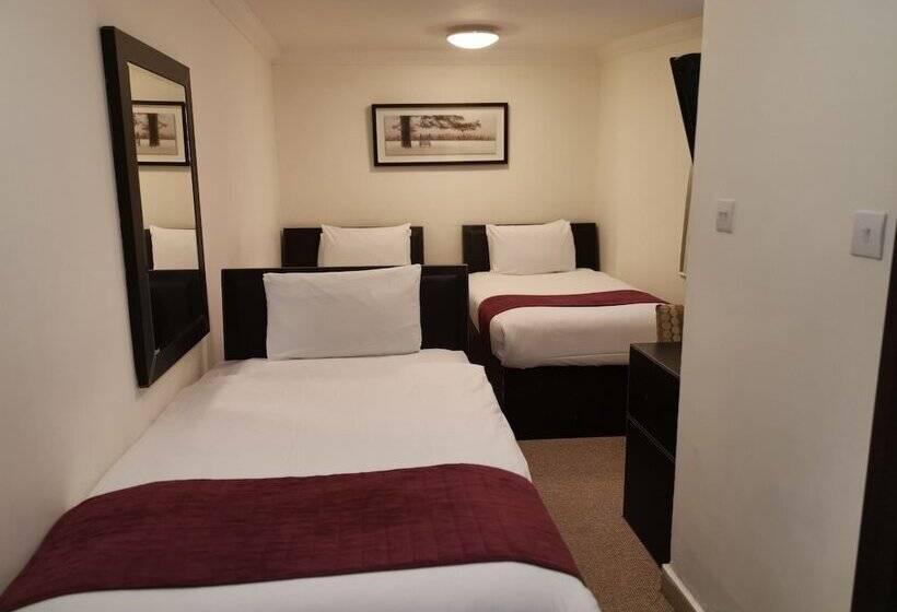 标准三人间, The Royale Chulan Hyde Park