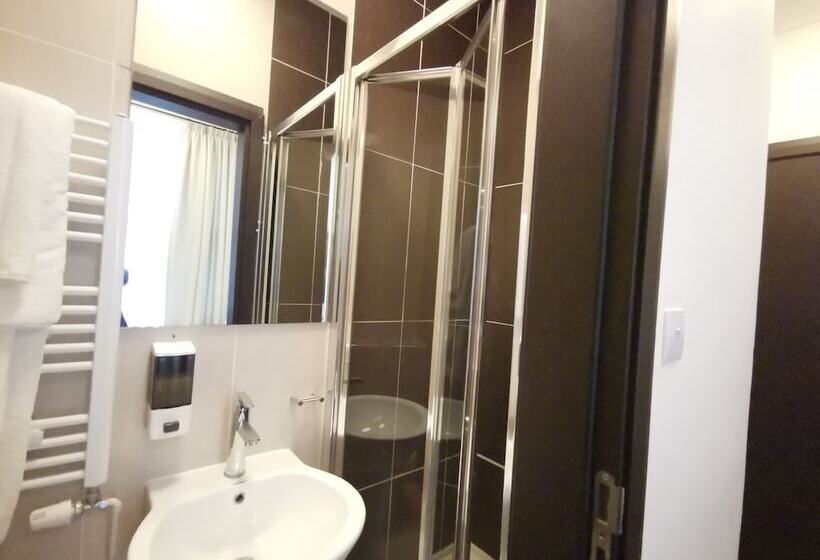 Номер Economy, The Royale Chulan Hyde Park