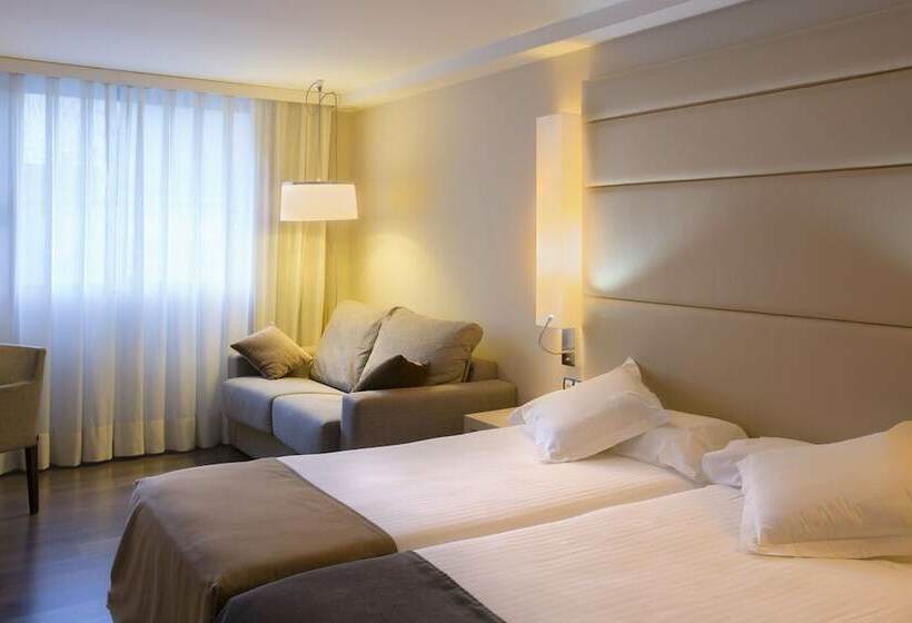 اتاق استاندارد سه نفره, YOMO Mola Park