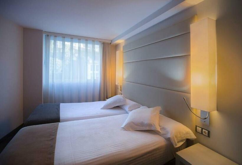 اتاق استاندارد, YOMO Mola Park