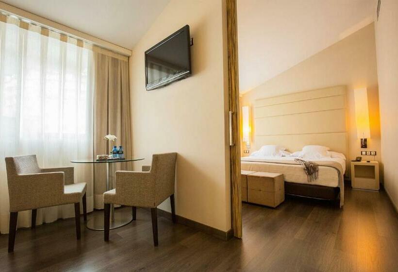 سوییت جونیور, YOMO Mola Park