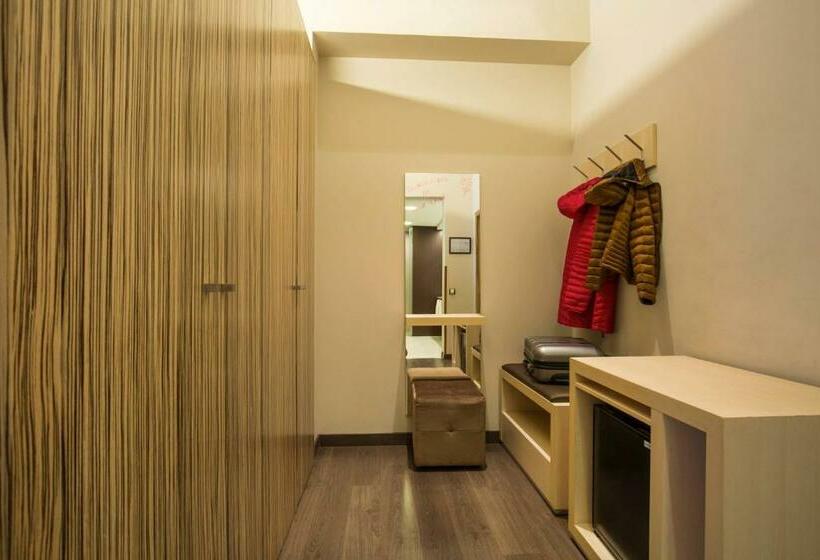 سوییت جونیور, YOMO Mola Park