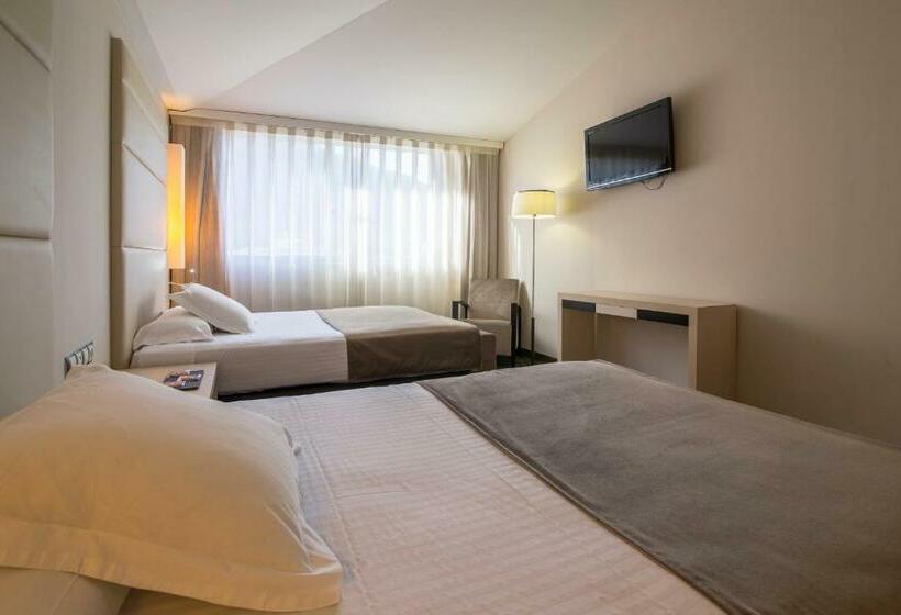 سوییت جونیور, YOMO Mola Park