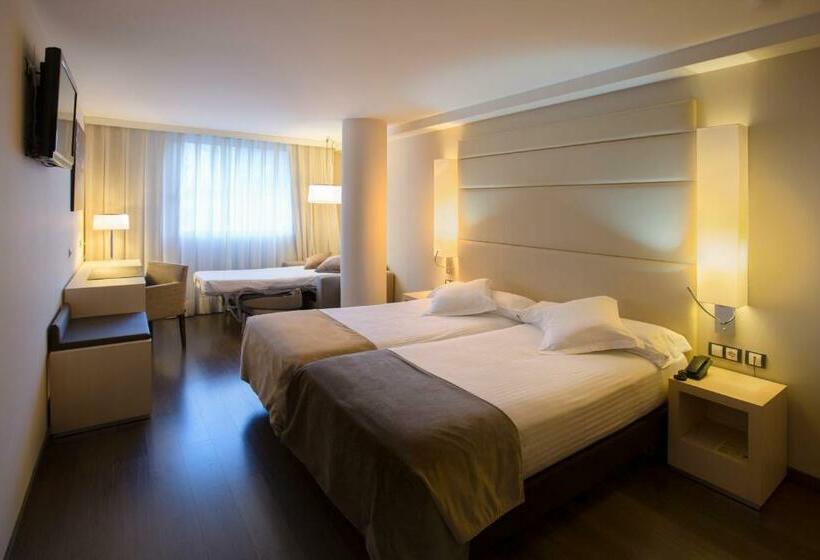 اتاق استاندارد سه نفره, YOMO Mola Park