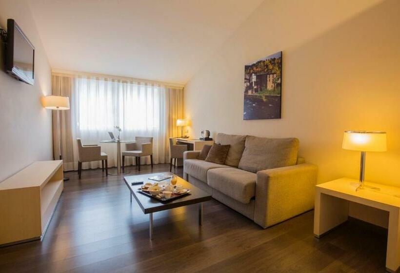 سوییت جونیور, YOMO Mola Park