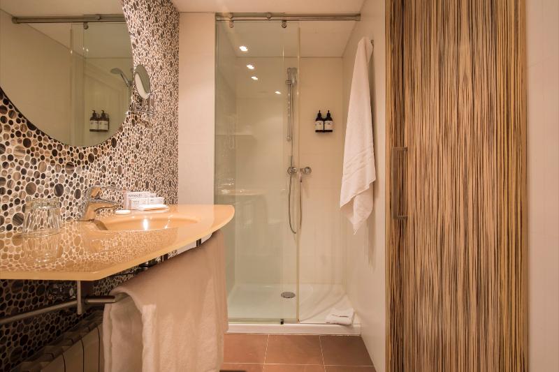 اتاق پرمیوم, YOMO Mola Park