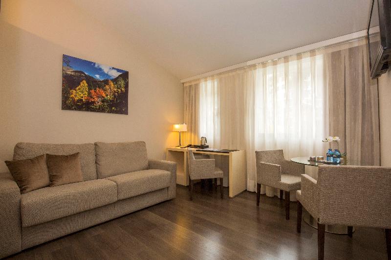 سوییت جونیور, YOMO Mola Park